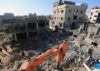 People conduct rescue work after an Israeli airstrike in the southern Gaza Strip city of Rafah, on Dec. 19. (Photo by Yasser Qudih/Xinhua)