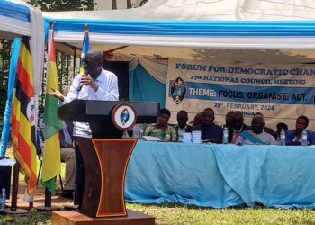 Kizza Besigye addressing FDC-Katonga officials.